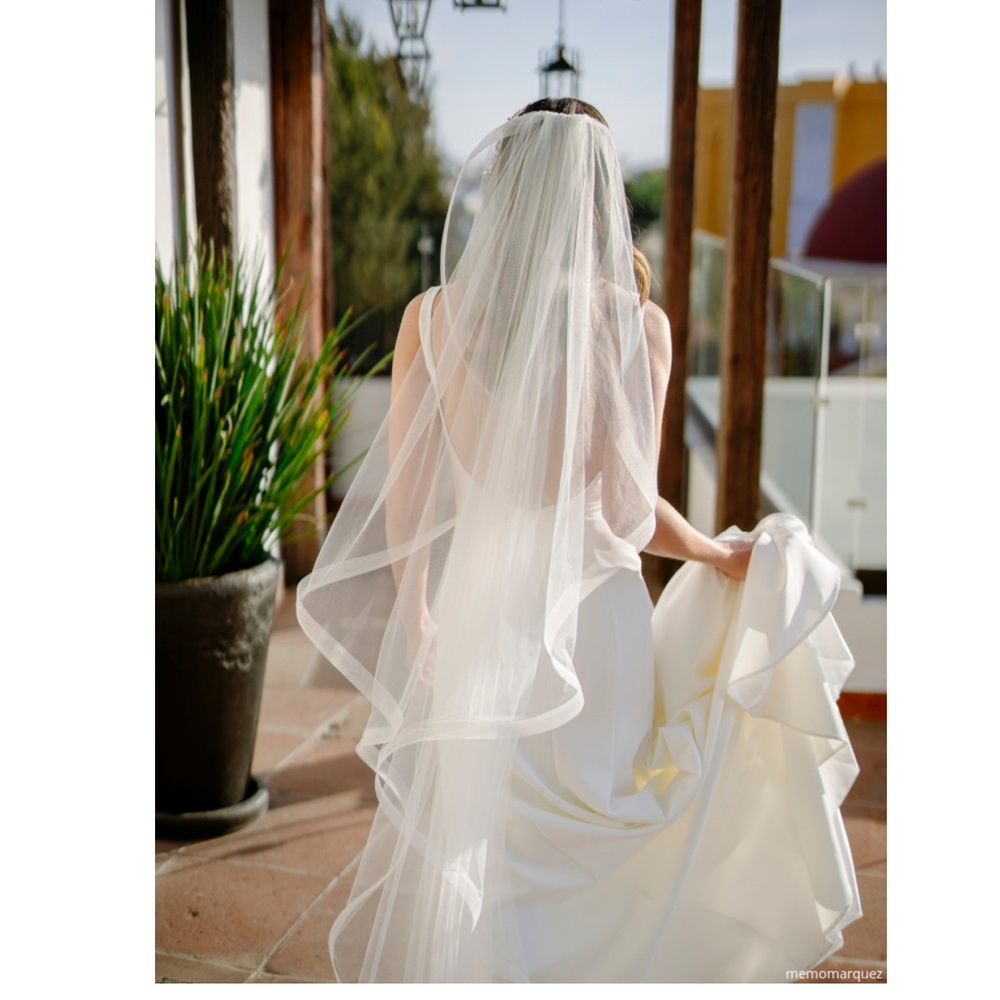 Sara Gabriel Julianne Bridal Veil